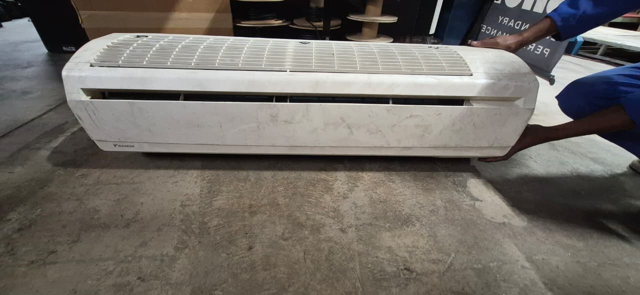 12,000 BTU split unit air conditioners are popular inverter-driven wall-mounted systems, ideal for rooms around 20–30 m² (depending on insulation, climate, and model). They offer efficient cooling and heating with low noise and good energy ratings.