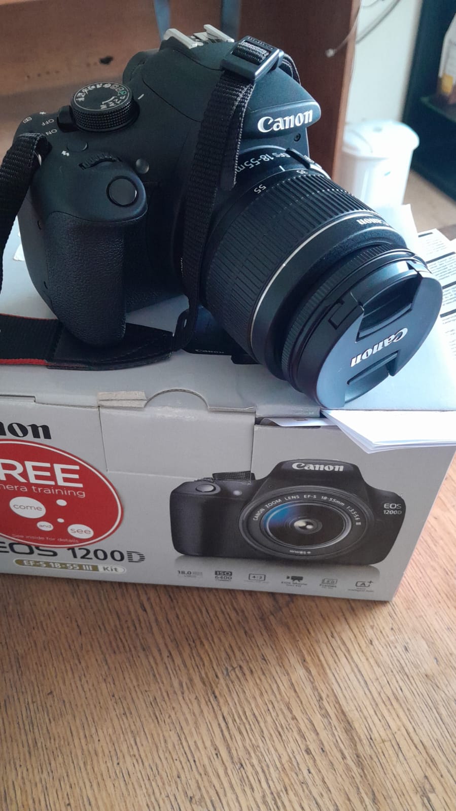 Canon Eos1200D camera 1