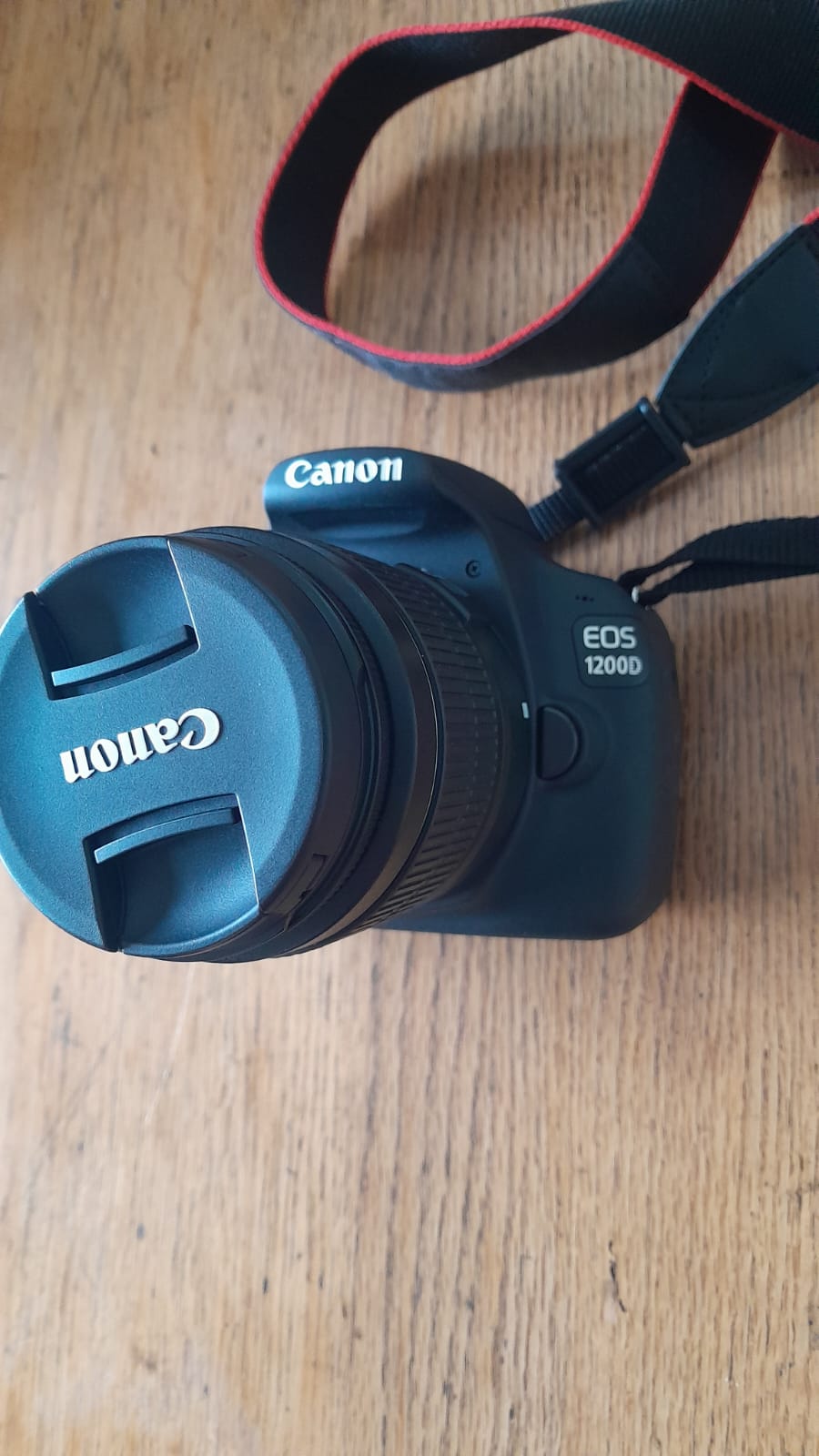 Canon Eos1200D camera 1