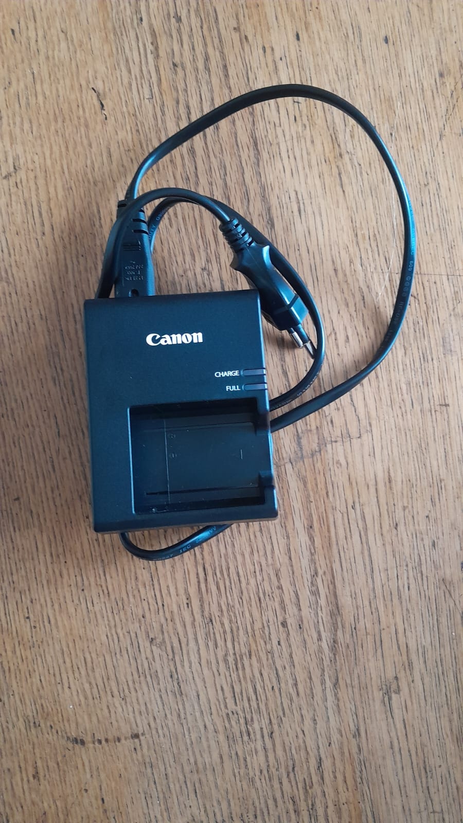 Canon Eos1200D camera 1